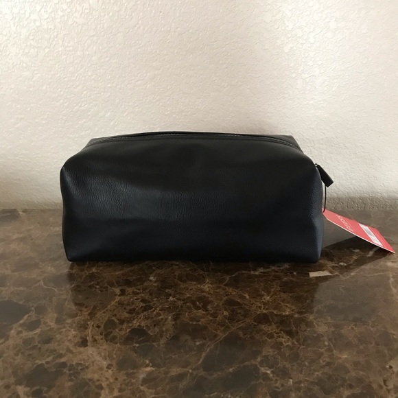 Guess Men's Travel Kit Black Leather Toiletry Case - Picture 3 of 4